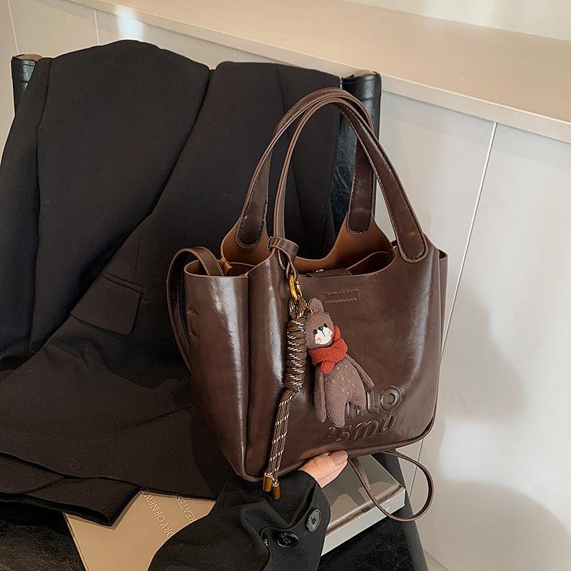 This Is A Trendy and Fashionable Korean Bucket Bag for Women In Summer. It's A Versatile Single-shoulder Bag