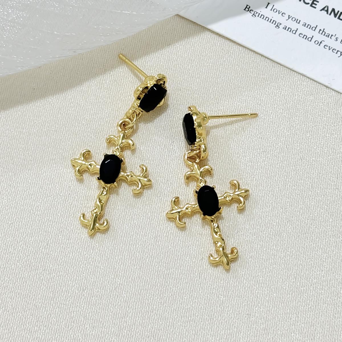 

Серії Dark Series Cross Earrings Модний дизайн Персоналізовані ретро сережки-гвоздики