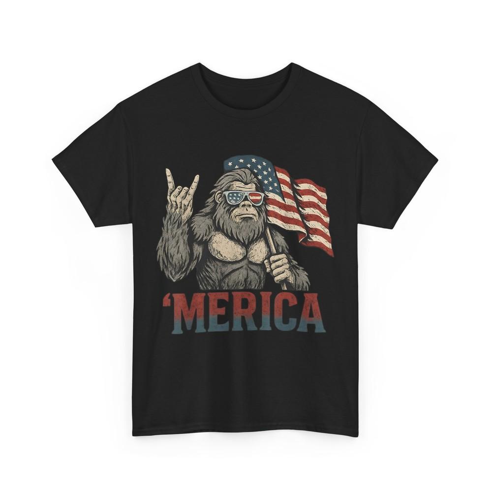 

Бигфут Мерика Рок Американский флаг Патриотичный США 4 июля Футболка 4XL