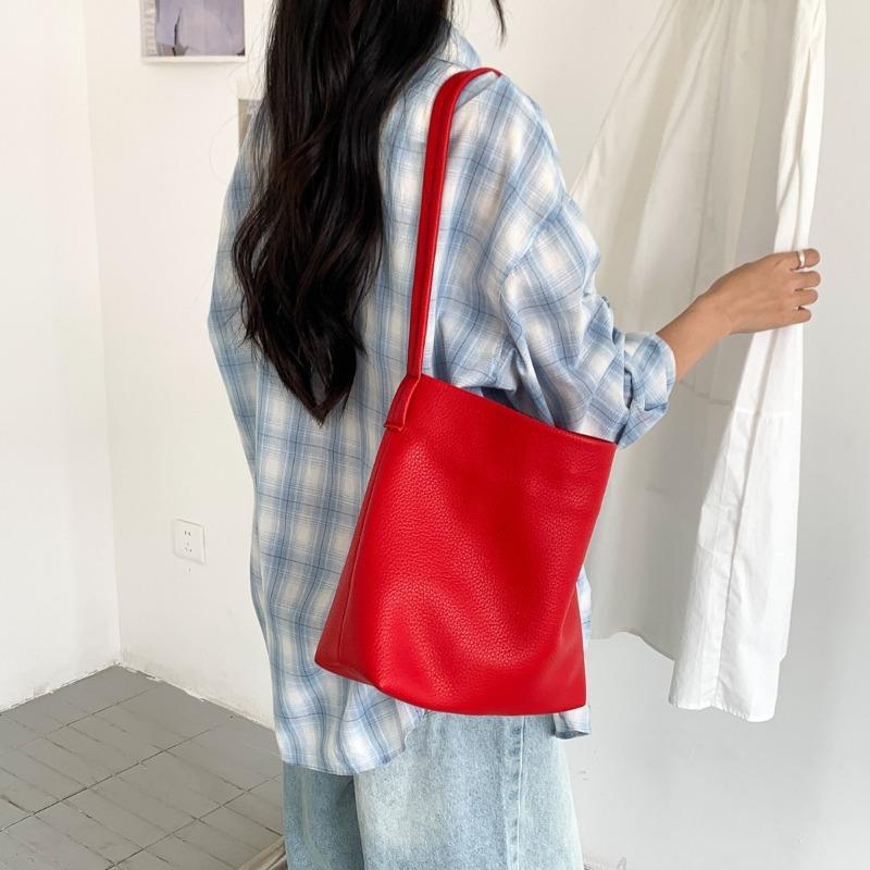 Small Simple Portable Shoulder Bag Niche Design Sense Work Commuter Bag Versatile Soft Leather Bucket Bag Women