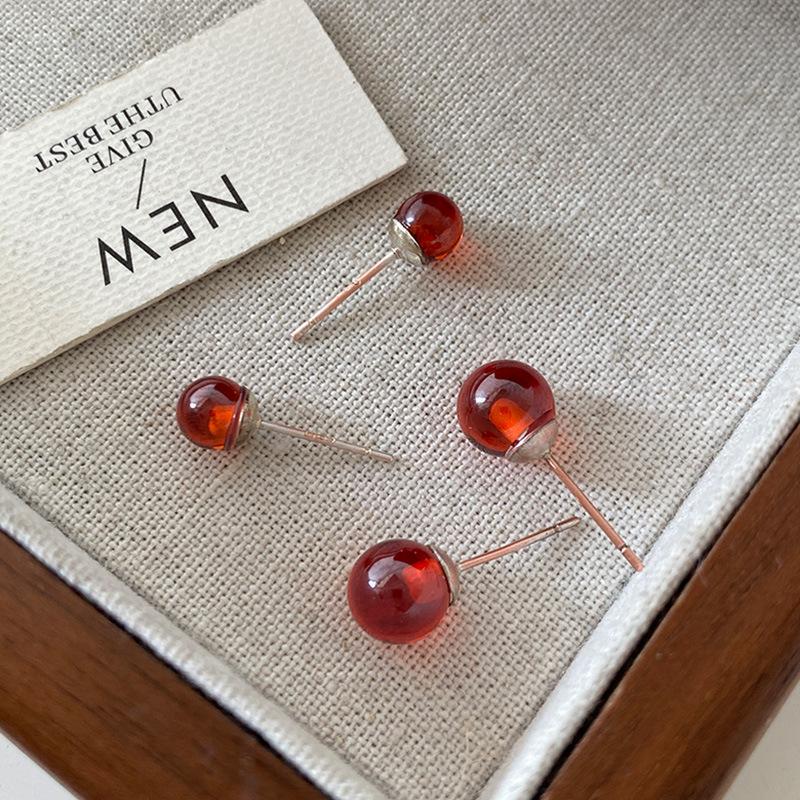 Red Garnet Stud Earrings, Ear Holes, Silver Stud Earrings, Autumn and Winter Ball, Simple and Advanced Sense, New Year's Eve Ball Earrings.