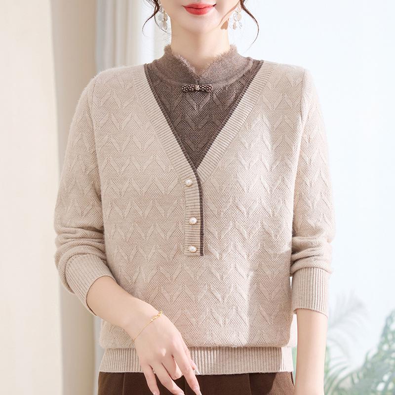 

2025 Autumn/Winter New Arrival: Loose Long Sleeve Knit Sweater for Middle-Aged and Elderly Women - Simple, Comfortable Fake Two-Piece Style 3XL (125-135 jin)