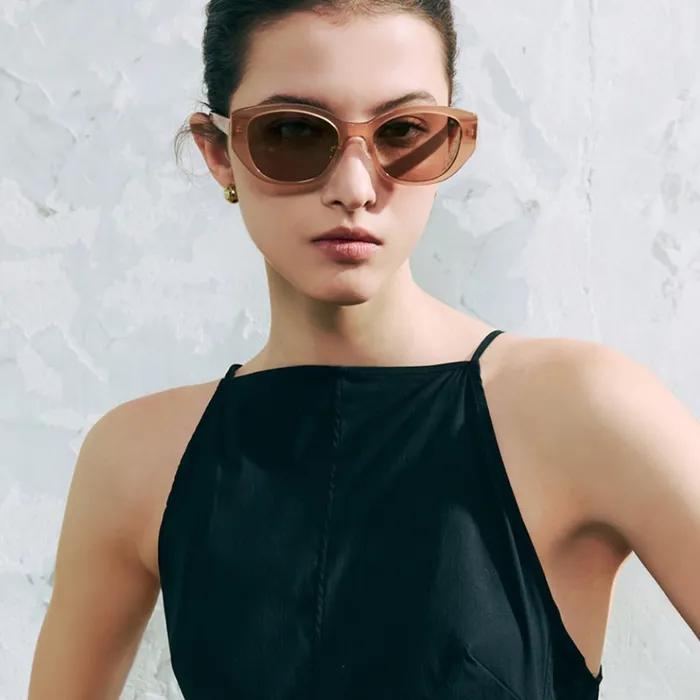 26SS Margo Square Sunglasses Beige