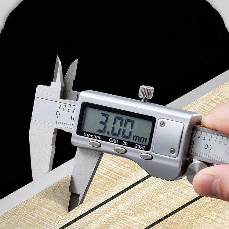Gruba (3,0 mm) Naklejka Ścienna z Kratką Imitującą Drewno – Samoprzylepna Wytłaczana z Wzorem Rowków, Tapeta z Forniru Drewnianego do Salonu i Sypialni, Samoprzylepna Okładzina Ścienna
