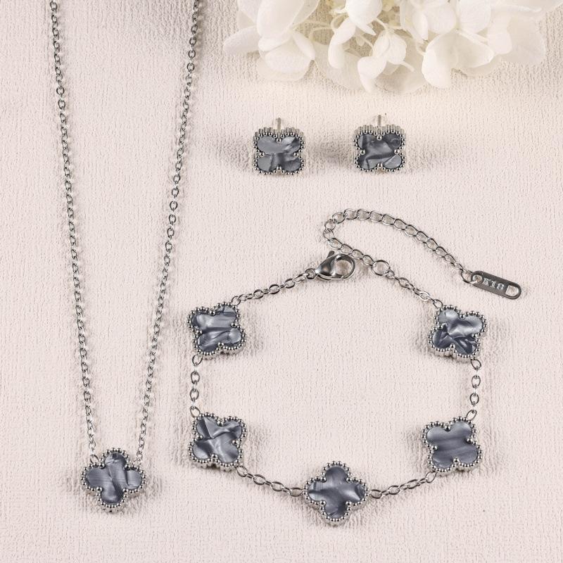 Four-leaf Clover Three-piece Necklace Bracelet and Earring Set - A Luxurious Colorful Fashion Jewelry Set