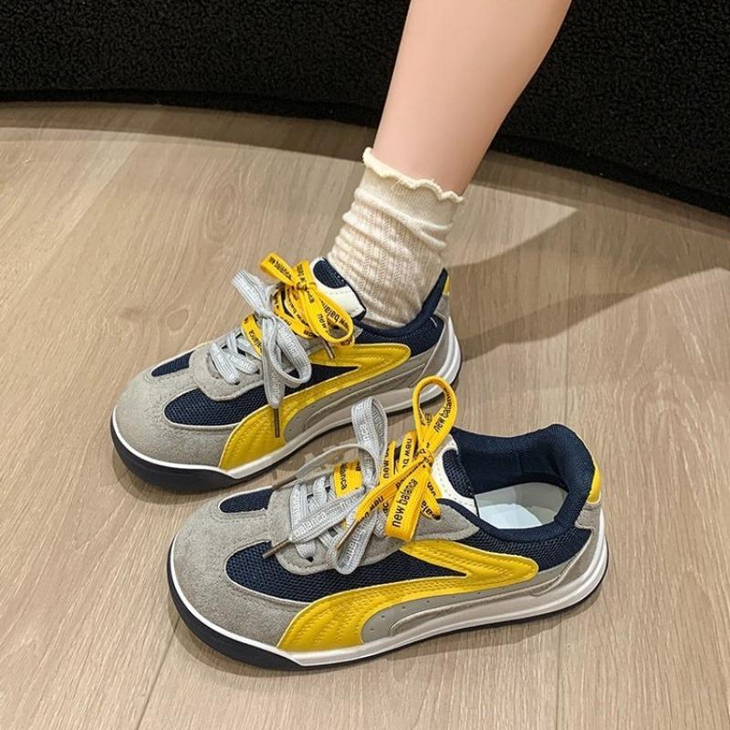 Retro lightweight soft sole shows small autumn sports shoes, pair of shoelaces, thick sole breathable women