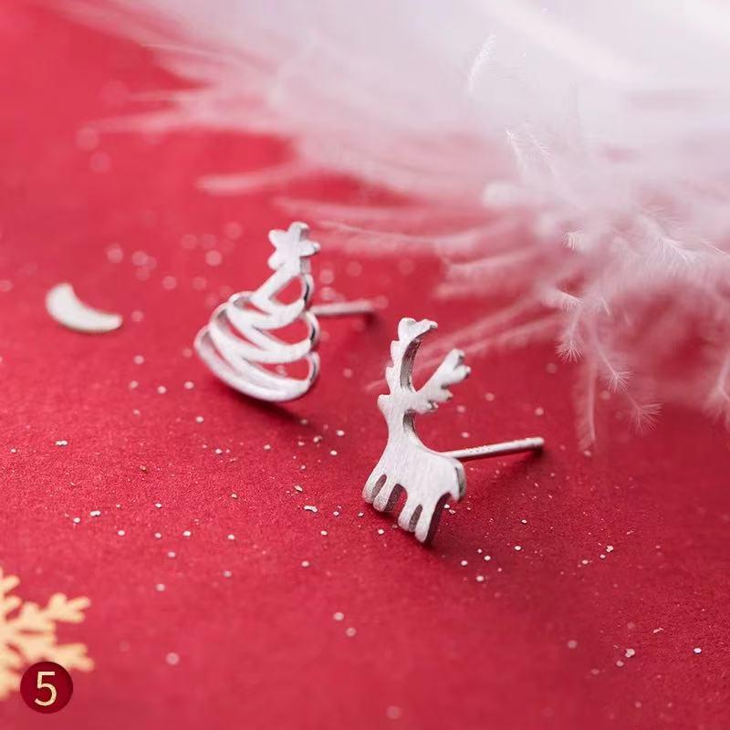 Матовые Christmas Олень Асимметричные Серьги-гвоздики - Уникальный Праздничный Дизайн