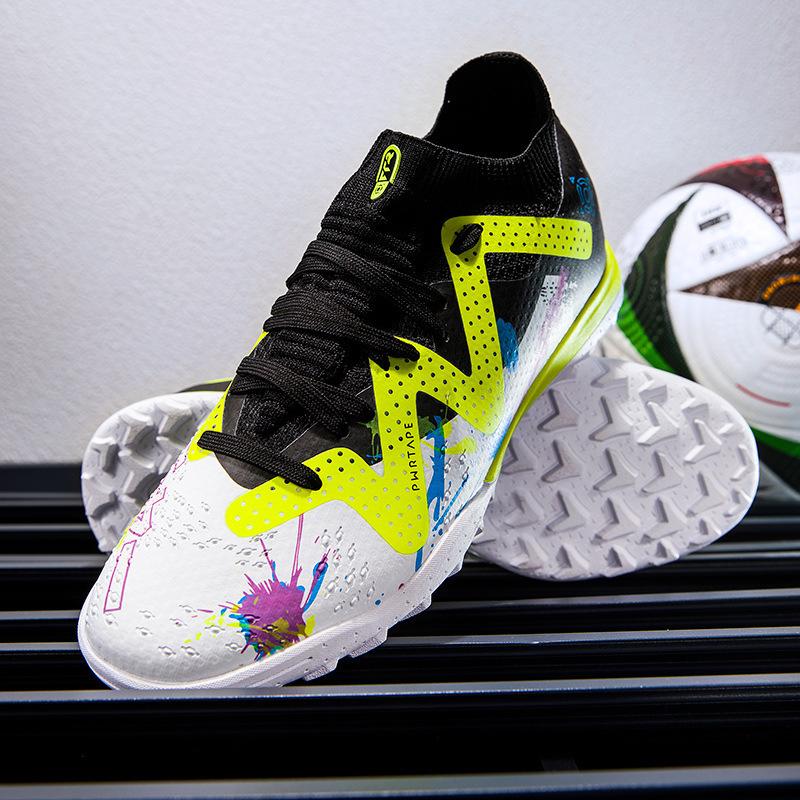 Male and Female Games, Young Students, Older Children's Sports, Foreign Trade Broken Long DingTalk Large Size New Football Shoes Training