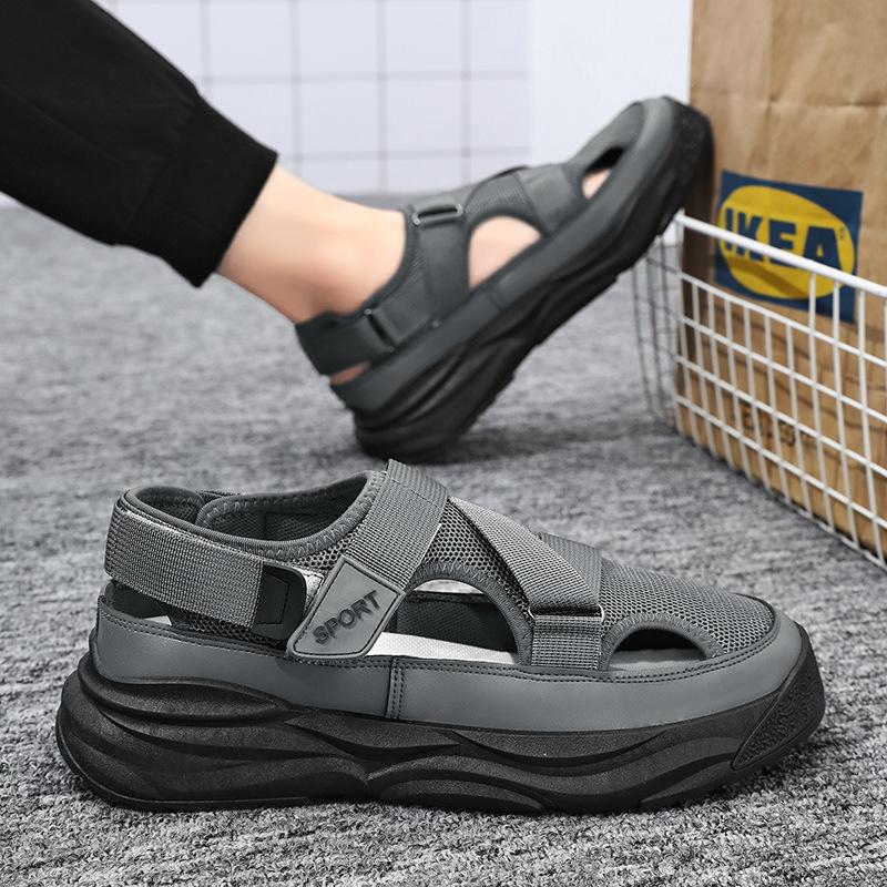 Hole shoes men's 2024 new summer wear to work dad driving sandals men's bag head shoes sneakers sandals