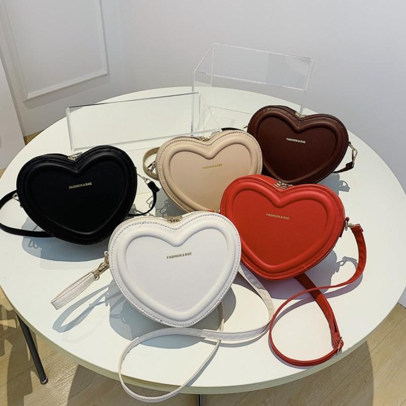 Fashion Cute Heart Shaped Crossbody Bag with Gold Letter Detail Adjustable Shoulder Strap Faux Leather Shoulder Purse for Women