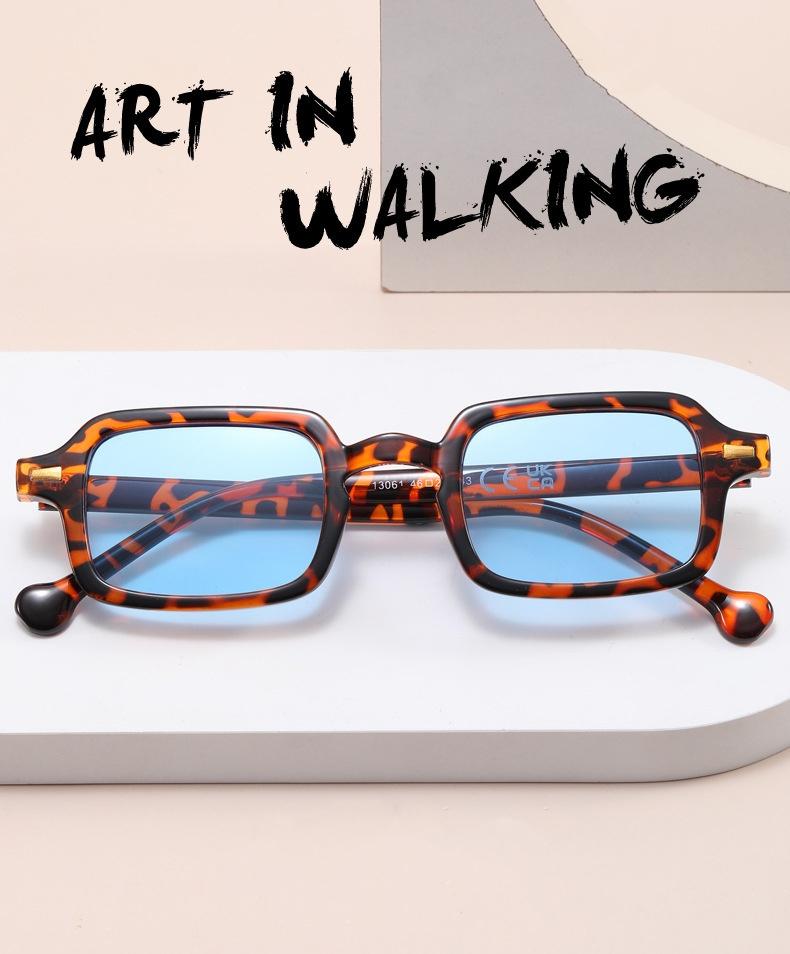 

Fashionable and trendy leopard print sunglasses for women wearing plain colors with square decorative sunglasses