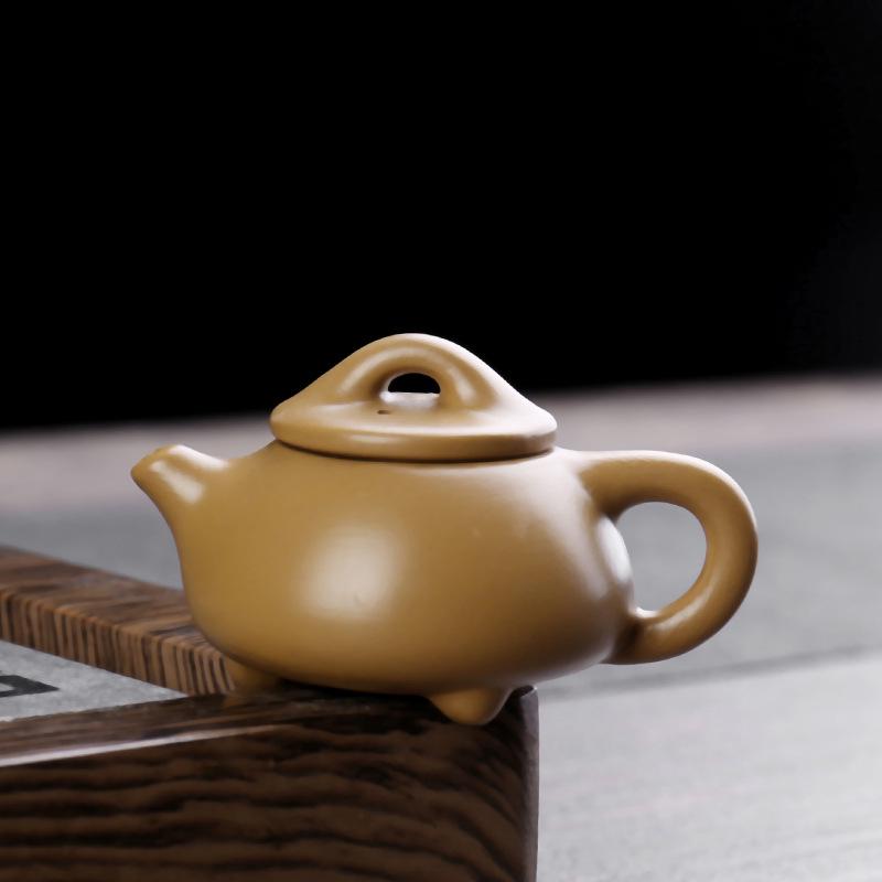 Mini Yixing Zisha Teapot Set with Tea Pet Ornament - Small Ceramic Chinese-Style for Wealth Attraction
