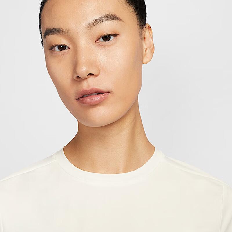 Nike Women's AS W NK SWIFT DF SS TOP T-Shirt HM9699-133