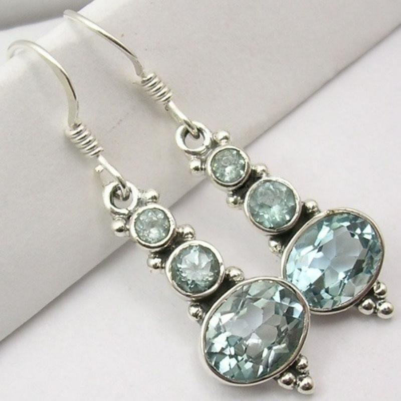 Wunderschöne exquisite synthetische Zirkonia Hängeohrringe für Damen Funkelnde Anhängerohrringe Schmuckzubehör Partygeschenk