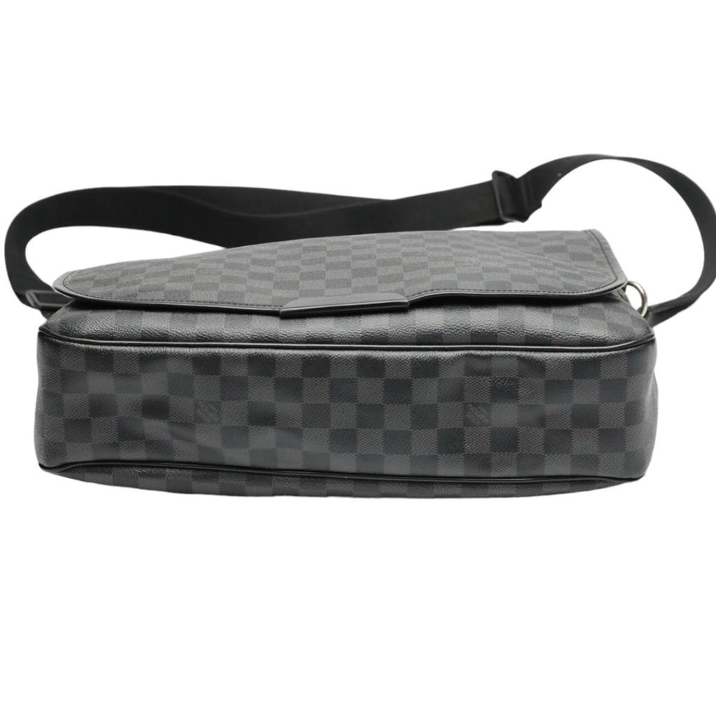 LOUIS VUITTON Damier Grafitte Daniel GM Shoulder Bag leather black unisex N58033 Used