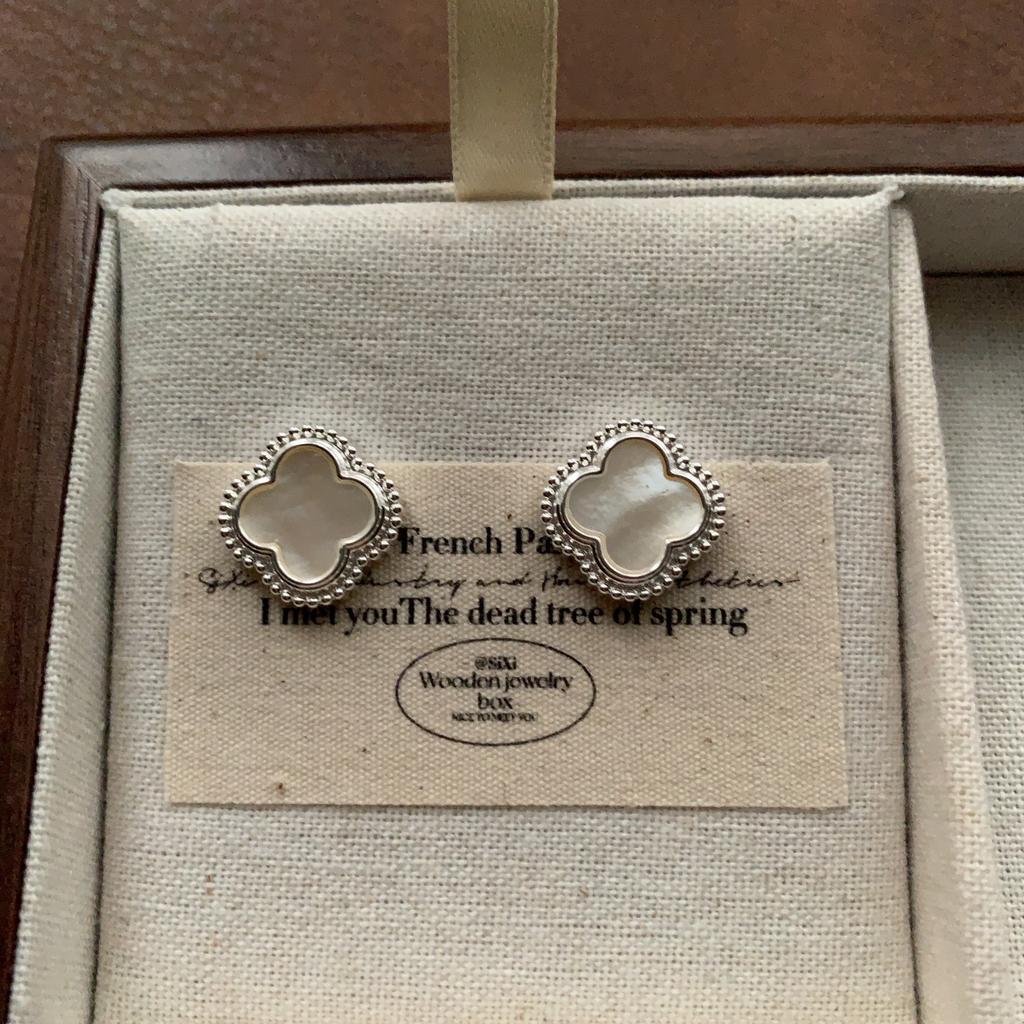 Classic Shell Geometric Stud Earrings Retro Elegance Light Luxury Temperament Versatile Niche Simple Daily Earrings