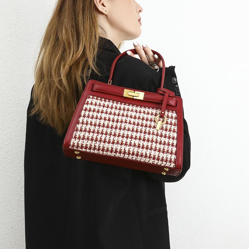 Rote Hochzeits Tasche 2024 neues Modell für Damen, Nischen Braut Tasche, Karomuster Pendler Kelly Tasche, Nischen Tragetasche