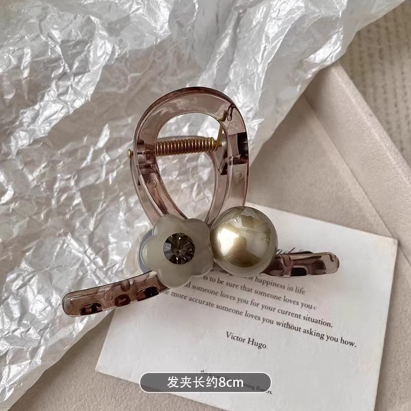 

Exquisite Flower Pearl Acrylic Large Plate Hair Clip Women s Spring Summer 2024 New Popular Shark