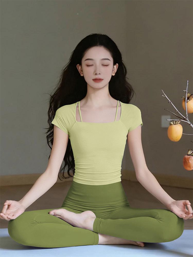 

2026 Women s Yoga Set with Chest Pads: Short-Sleeve Slim-Fit Top for Fitness and Pilates. XL (120-135)