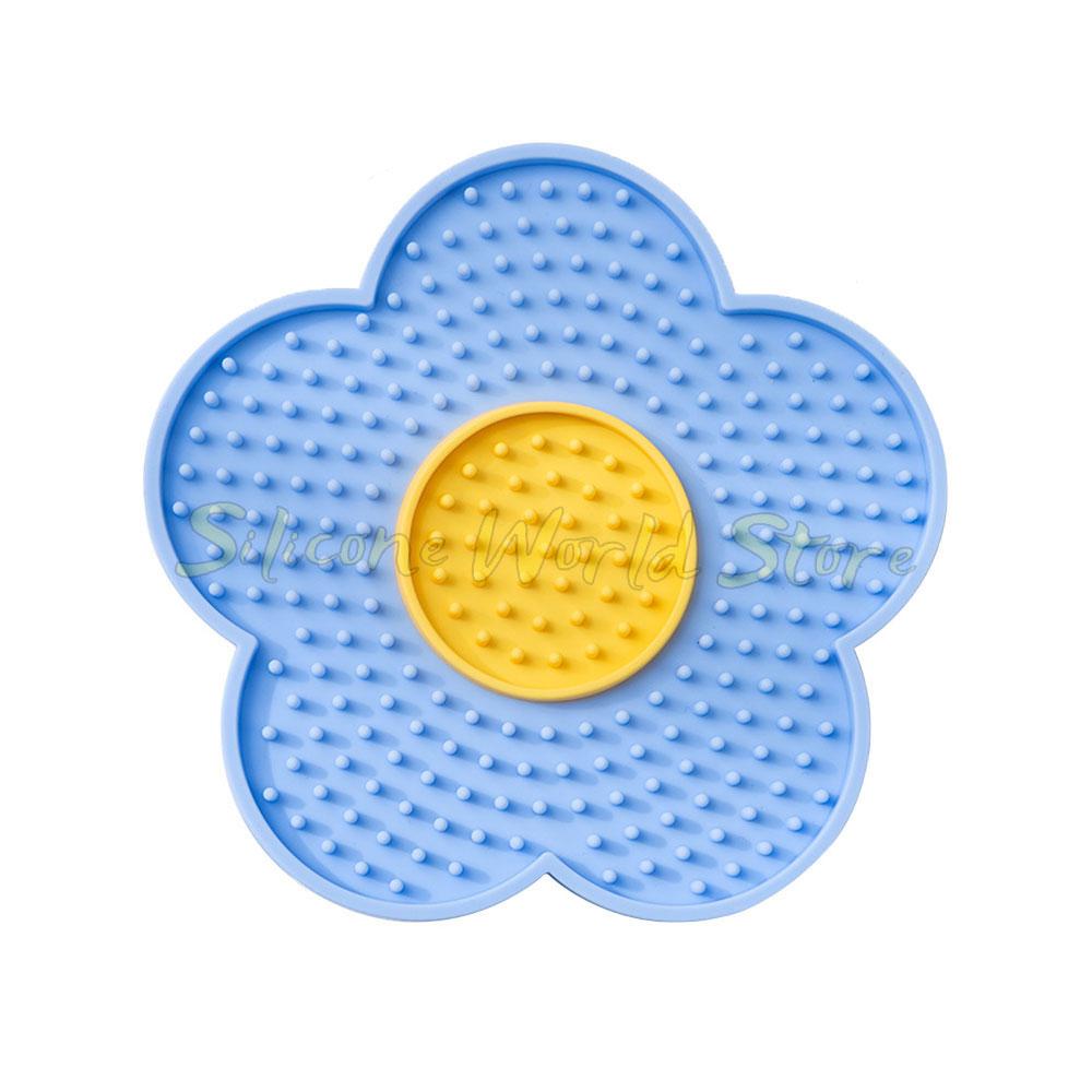 SW Pet Silicone Licking Pad Christmas Tree Flower Shape Cat Dogs Slow Feeder Plate for Pet Sucker Food Training Feeding Mat Bowl