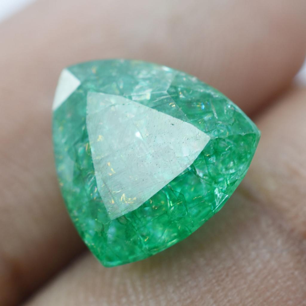 Natural Green Emerald Loose Gemstone 7.50 ct Trillion Cut Quality for Jewelry Making and Crafts