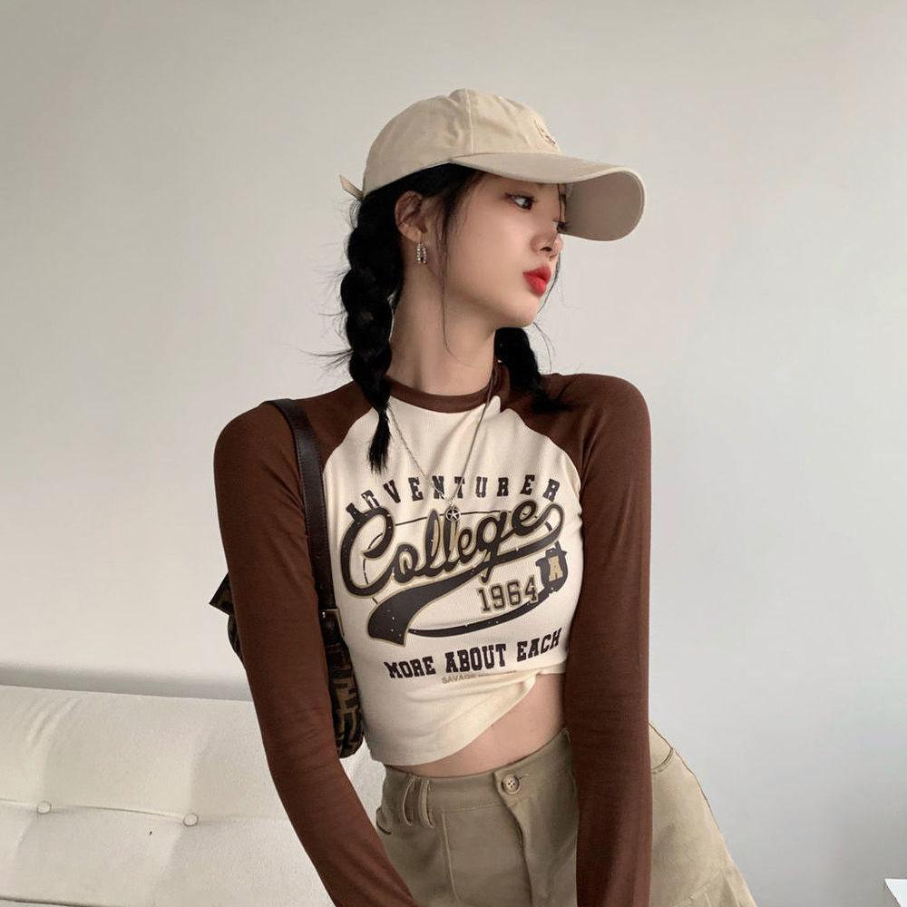 Krátké tričko s písmenným potiskem Dámské podzimní americké retro Slim Fit a tenké dívčí košile s dlouhým rukávem.