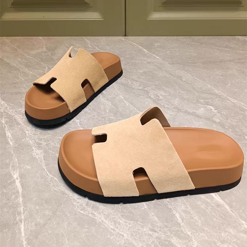 

Flat-bottomed slippers women s new comfortable and fashionable H version in summer 2025 beach seaside soft-soled sandals 35