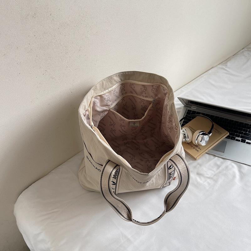 Fashionable Tote Bags for Women Shoulder Bag Retro Shopping Bags Designer Bag Purse and Handbags Class Bag