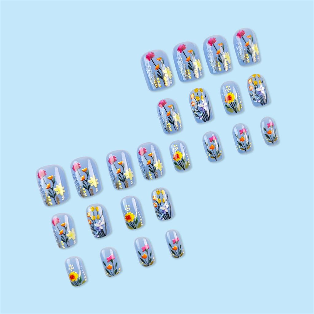 24 szt. Krótkie Naklejane Paznokcie Francuski Kwadrat Fioletowe Pełne Krycie Akrylowe Paznokcie z Floralnymi Wzorami dla Kobiet i Dziewcząt