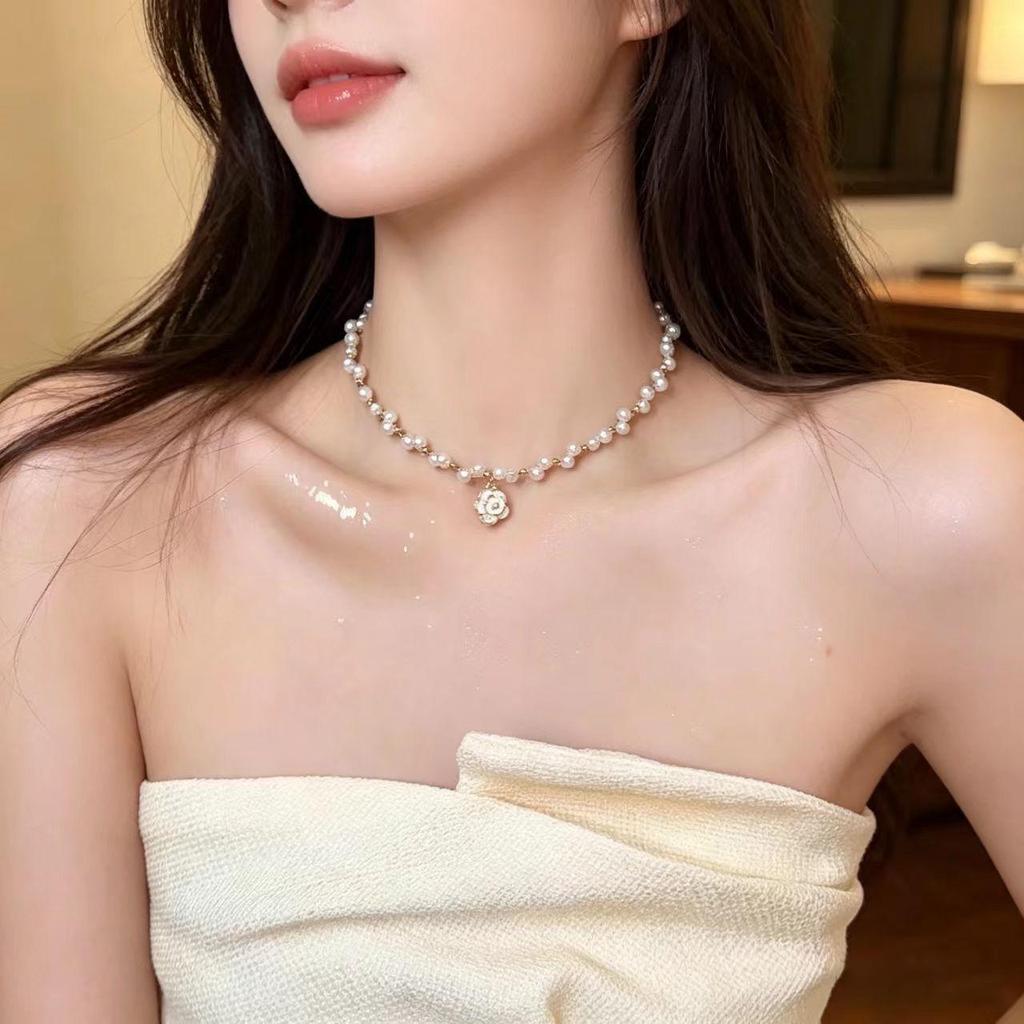 French Camellia Pearl Pendant Necklace: Elegant Clavicle Chain for Women