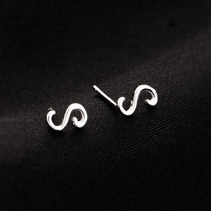 Banyan Tree S925 Silver English Alphabet Earrings for Women - Small, Comfortable, Single Earrings for Sleeping