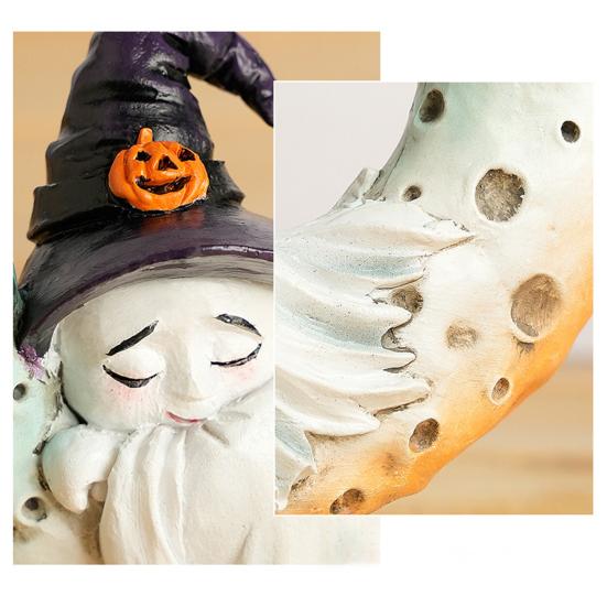 Sovende spøkelse på en månestatue Halloween-spøkelse sovende figur med svart katt Søt harpiksspøkelsesskulptur for hjemmebordhylledekor