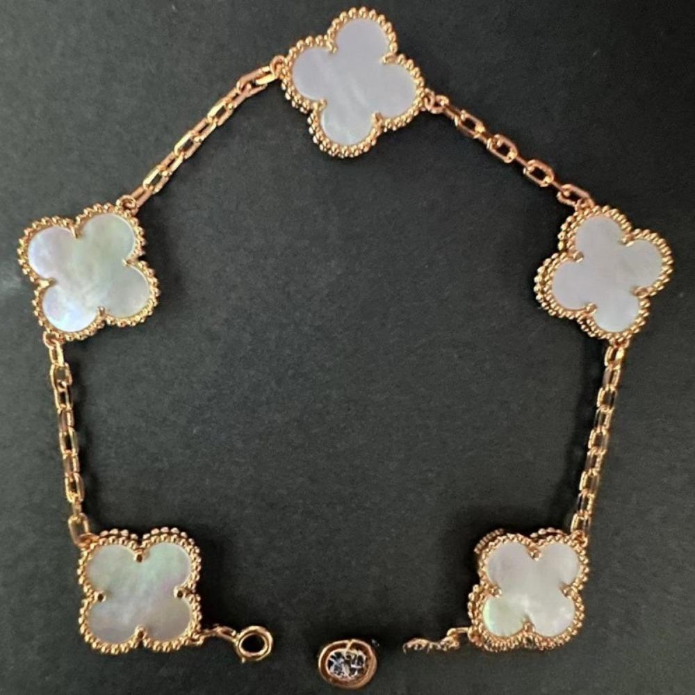 Hochwertiges Kleeblattarmband für Damen Fünf-Blüten-Armband mit natürlichem weißen Perlmutt und rotem Karneol