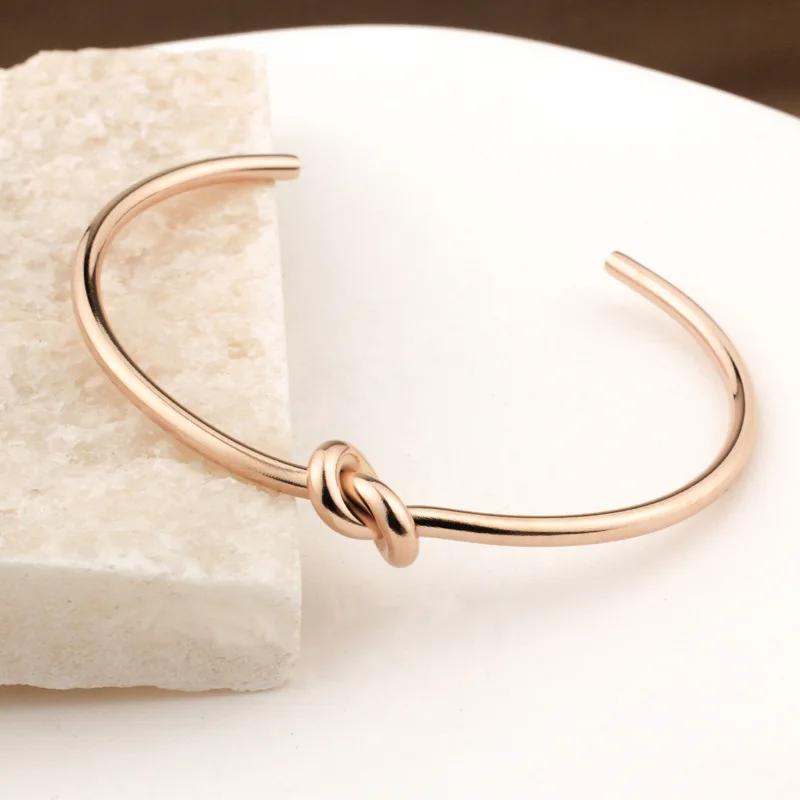 New Titanium Steel Bracelet 3MM Love Knotted Titanium Steel Bracelet Peach Heart Europe and America Open C Bracelet Minority