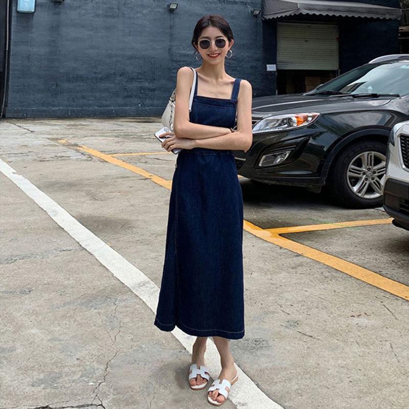 Damen Denim Latzrock in lockerer Passform - Lässiges französisches Streetstyle Trägerkleid mit Seitenschlitz.