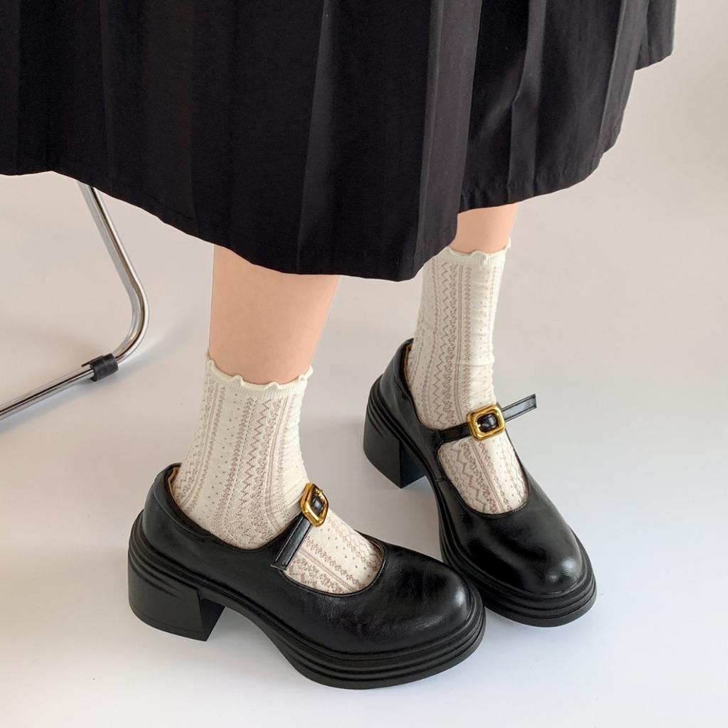 Retro brown small man thick heel heightened small leather shoes women's 2025 new summer skirt Mary Jane single shoes