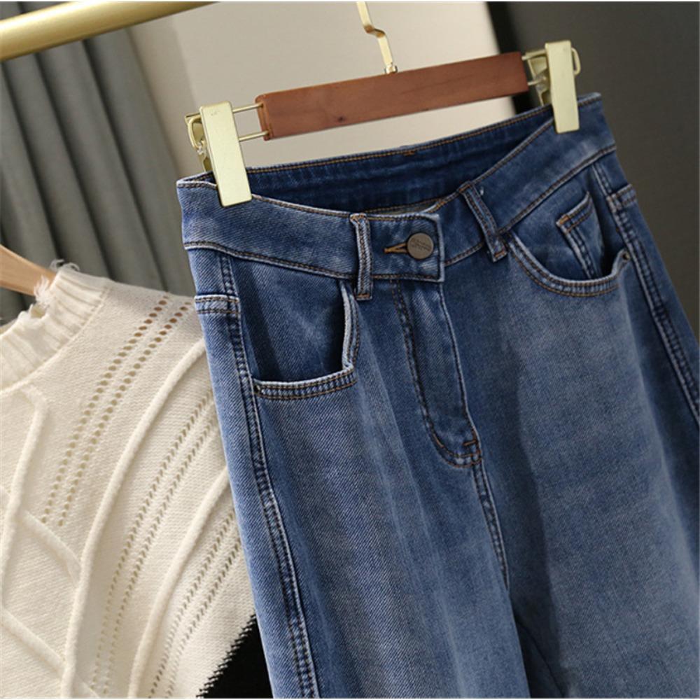 The New Autumn and Winter High-waisted Straight-leg Jeans with Added Fleece and Thickening Feature A Unique Design for Women's Plus-size Jeans