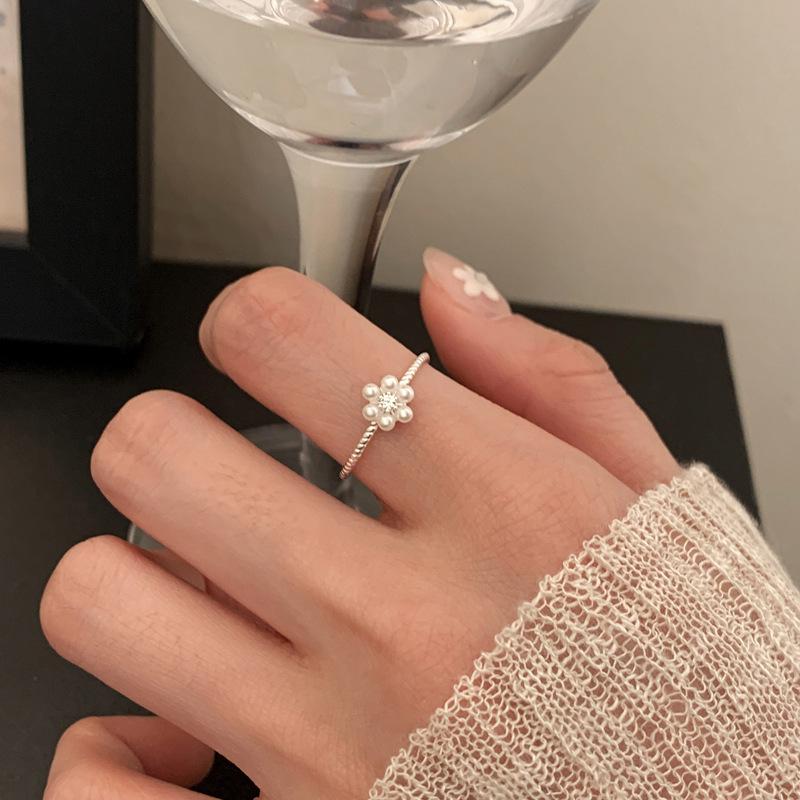 Women s Elegant Open Band Pearl Flower Ring - High-End Niche Design Adjustable Open Size