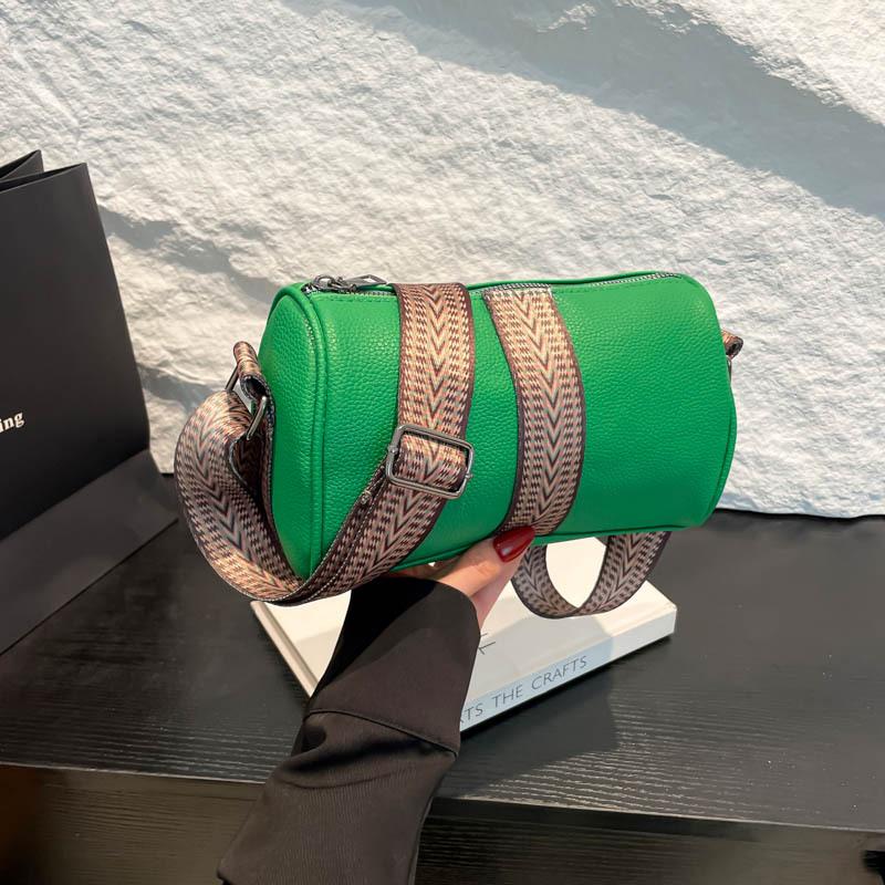 

Genuine leather fashionable large-capacity women s bag 2025 new first-layer cowhide European and American retro casual bag trendy single shoulder obl зелёный