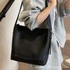 Niche design bucket bag 2025 new large-capacity commuter shoulder messenger women's bag fashion casual tote bag