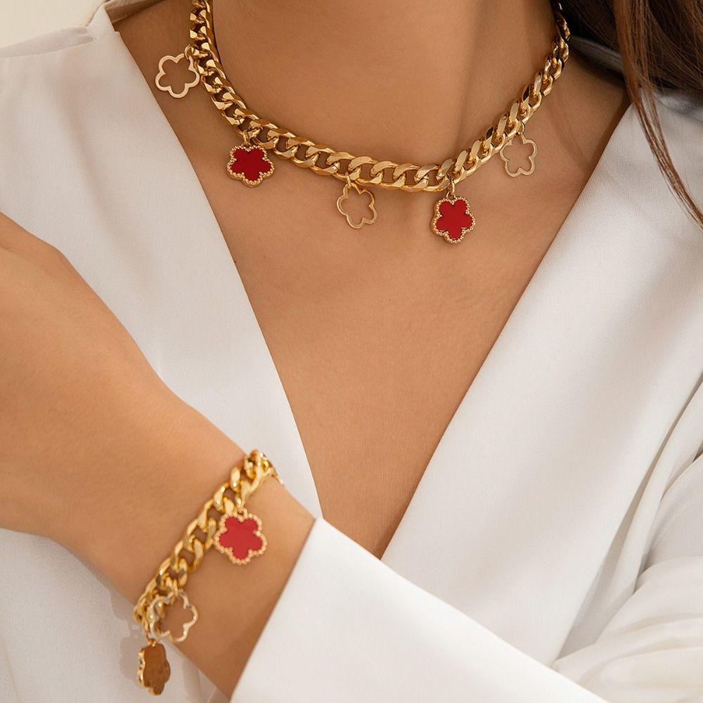 

Elegant Five-leaf Grass Fringe Necklace Luxury Flower Bracelet Small Flowers Pendant Necklace Girl Bracelet style 1