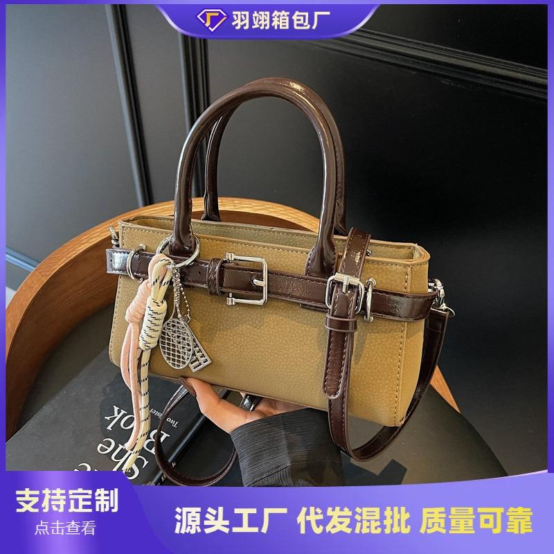 Small bag women's spring and summer versatile new fashion niche design messenger bag portable small bag