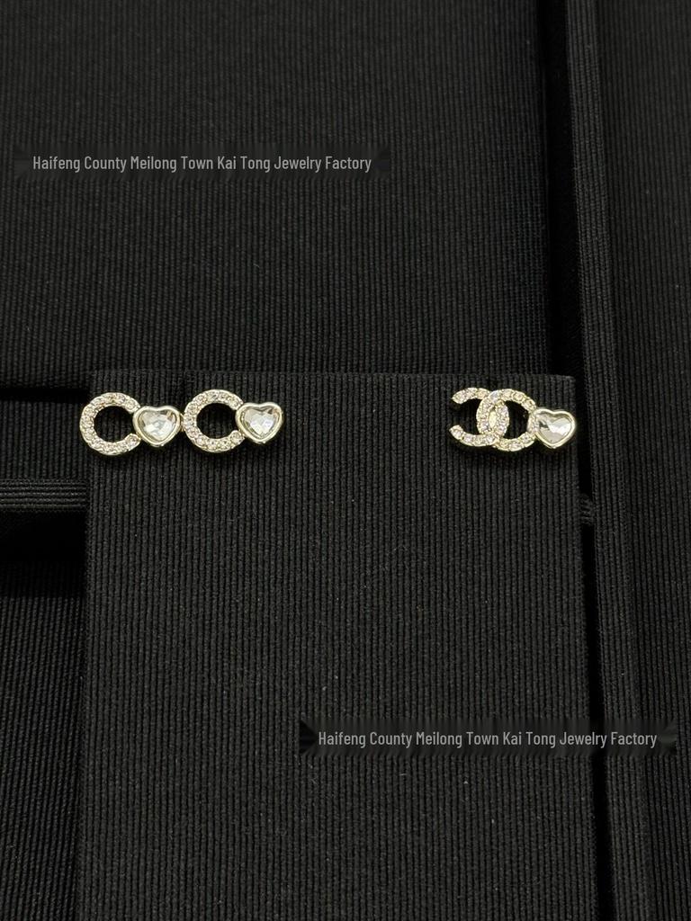 Classic Bi-Color Pearl & Black Bead Dangle Earrings: Versatile, Light Luxury Style