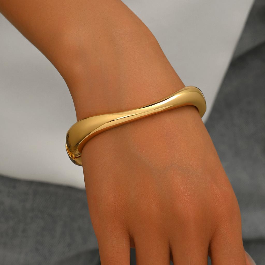 Wind Women's Bracelet Niche Light Luxury Design Geometric 18k Glossy Bracelet Personalized Plain Ring Jewelry Women