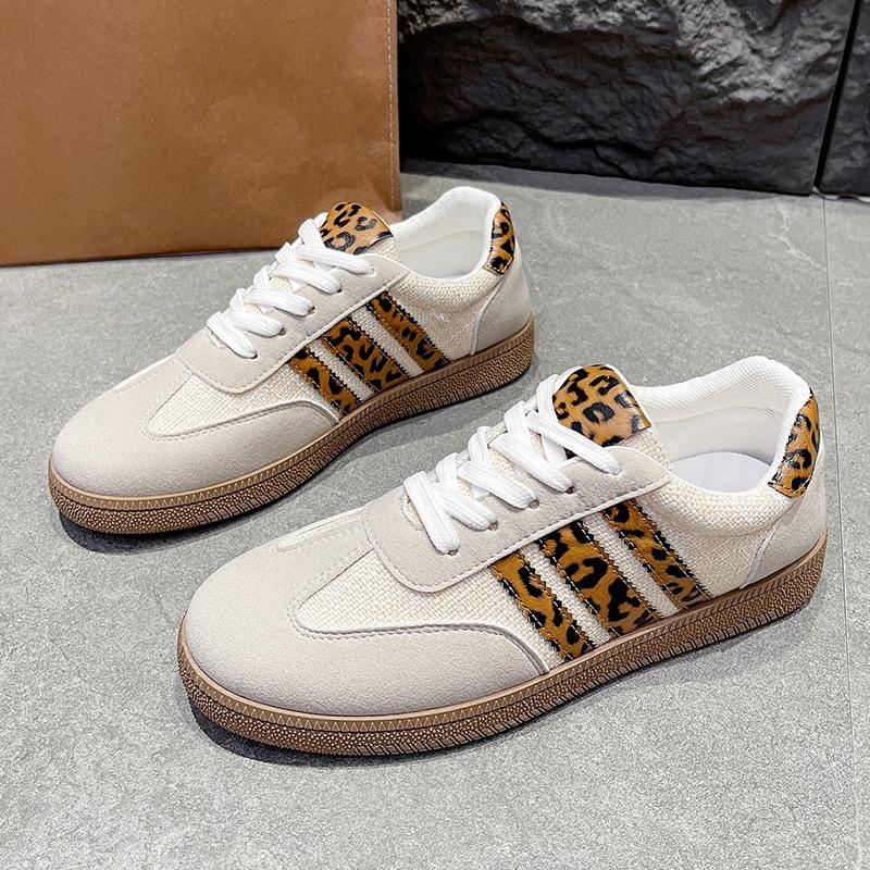 Women's New Autumn Large Size Flat White Shoes Color Matching Retro Versatile Sports And Leisure Shoes