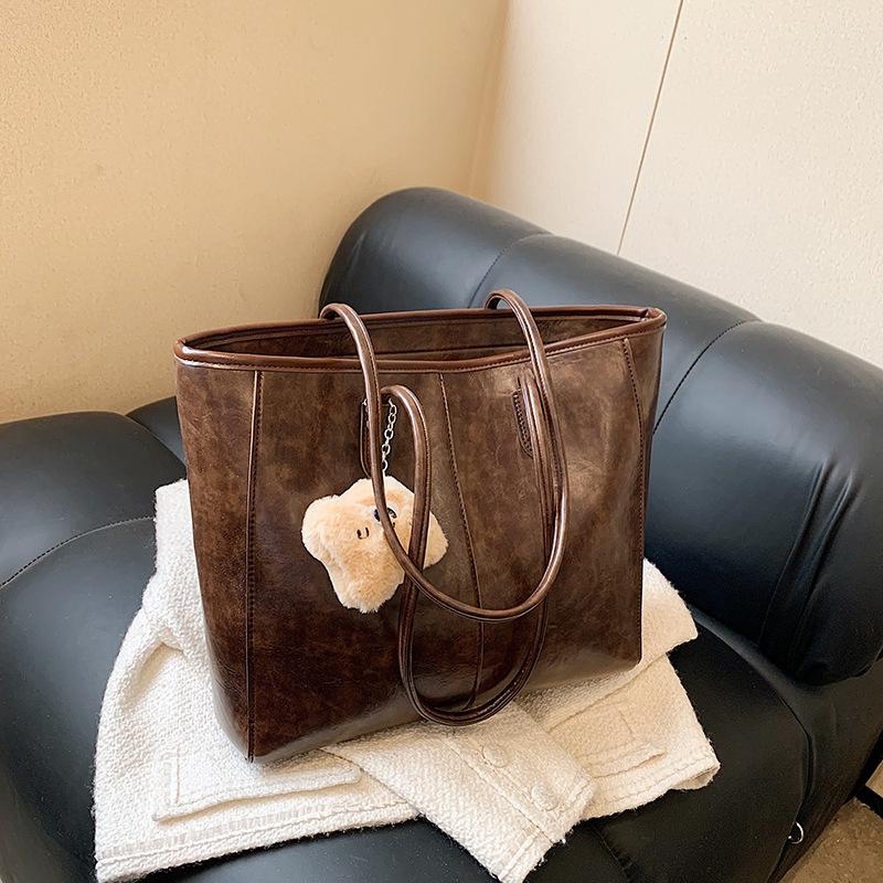 Retro large-capacity bag women's 2025 new Korean versatile simple tote bag commuting to work shoulder armpit bag