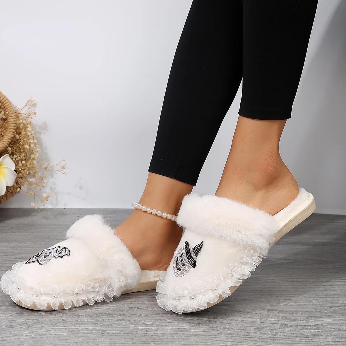 День всех святых. Плоские пушистые меховые тапочки. Женские блестящие заклепочные меховые — фото 5