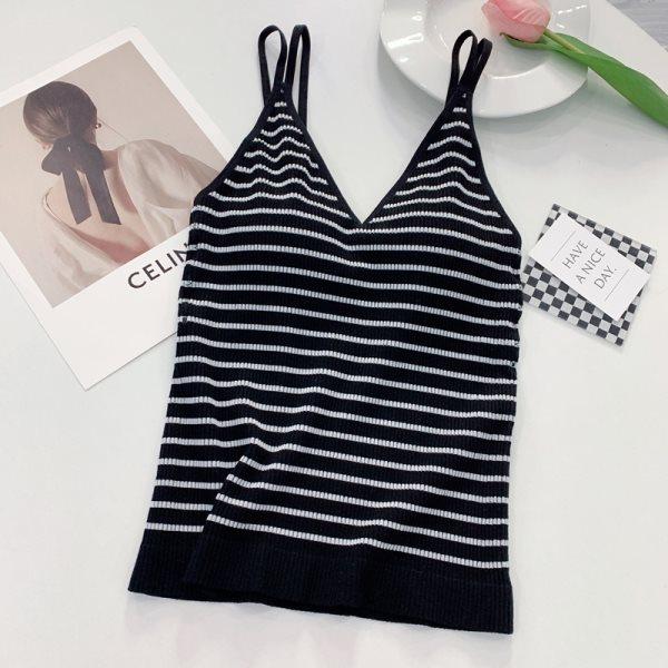 Dámské pruhované zeštíhlující tílko s výstřihem do V a hrudní vložkou, bez rukávů, temperamentní, ležérní tílko s vestavěnou podprsenkou