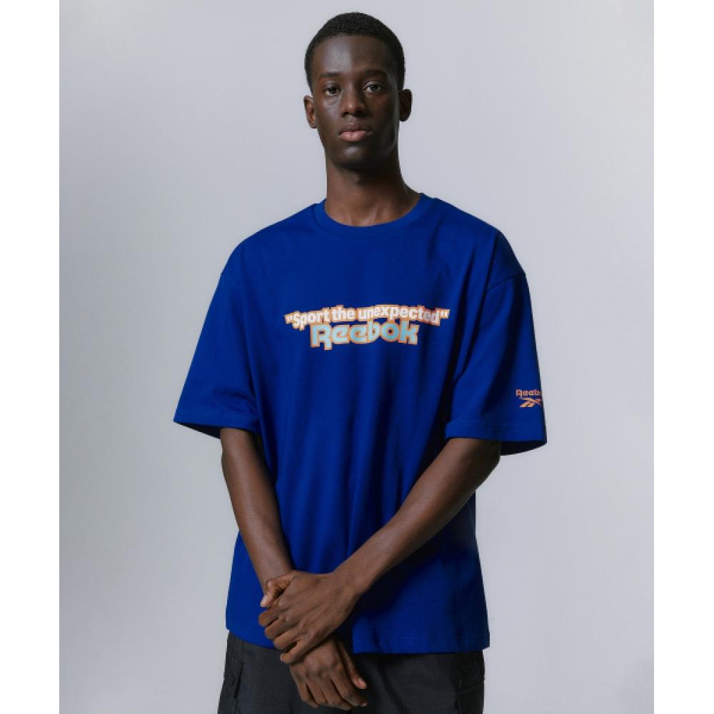 

ФУТБОЛКА REEBOK TEAM SPORTS С ГРАФИКОЙ СИНАЯ