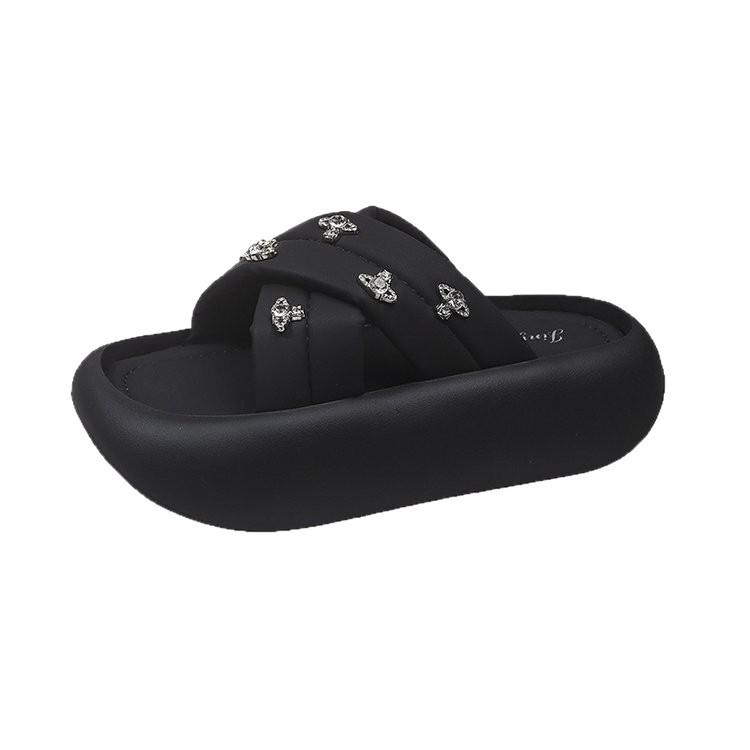 This year is very popular~ Sweet and cool bread cross with thick-bottomed rhinestone cool slippers women's 2025 summer beach flip flops